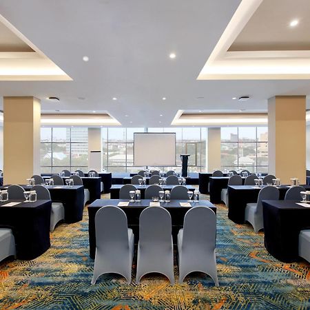 Aston Inn Pantai Losari Makassar Exterior foto