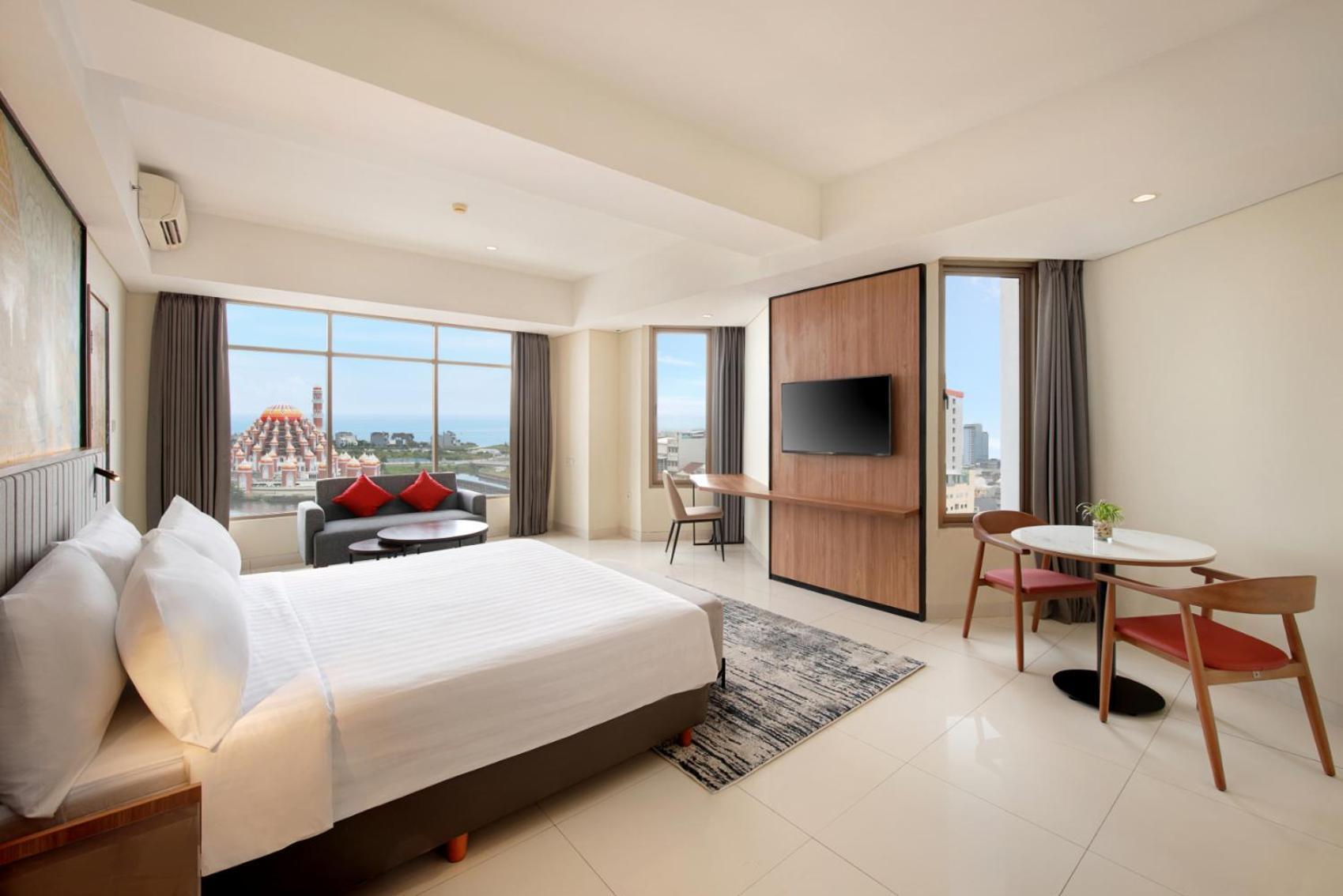 Aston Inn Pantai Losari Makassar Exterior foto