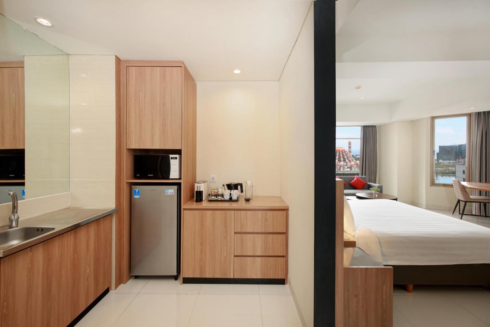 Aston Inn Pantai Losari Makassar Exterior foto