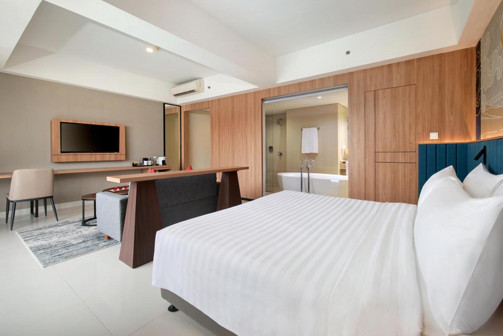 Aston Inn Pantai Losari Makassar Exterior foto