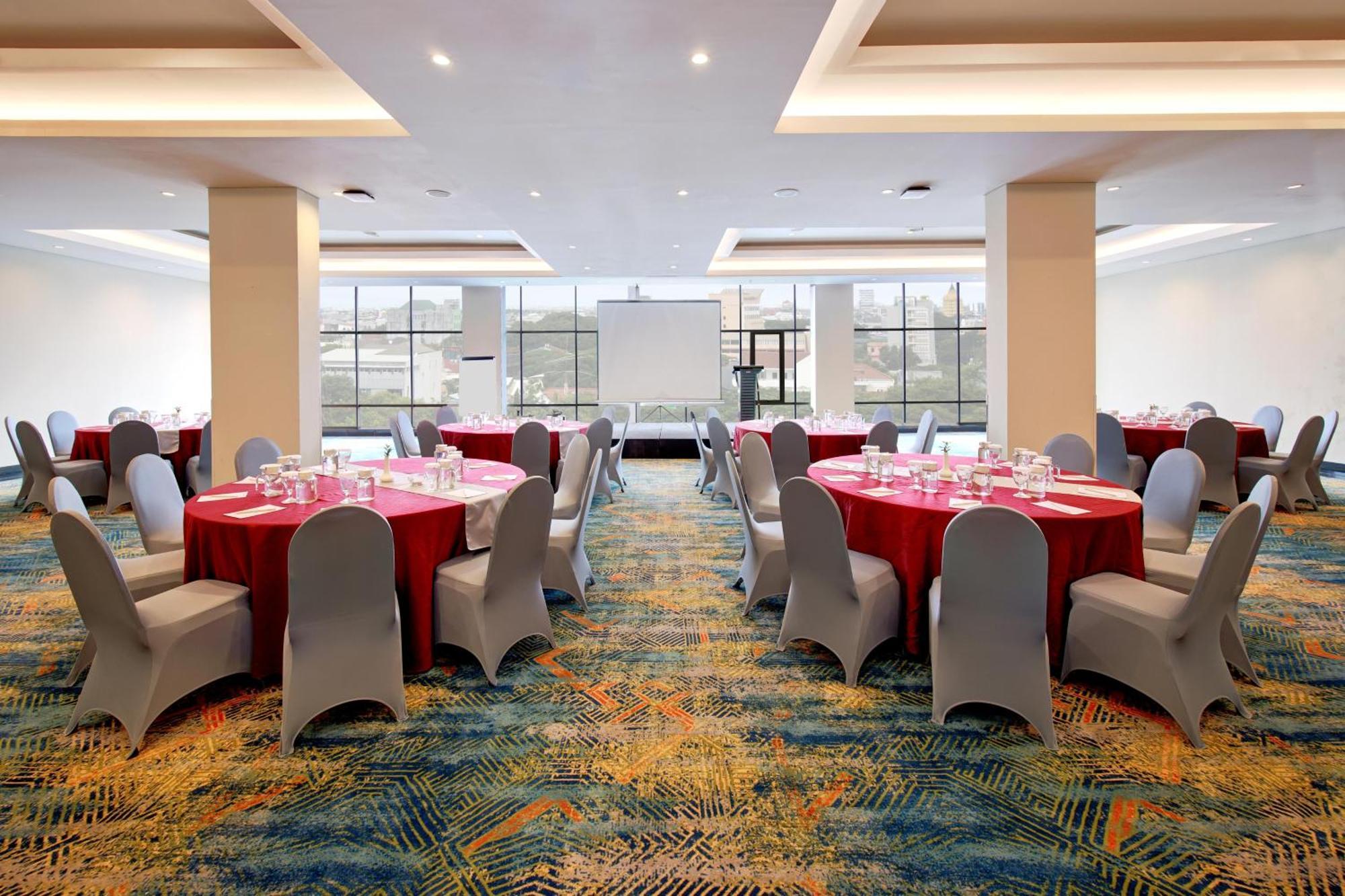 Aston Inn Pantai Losari Makassar Exterior foto