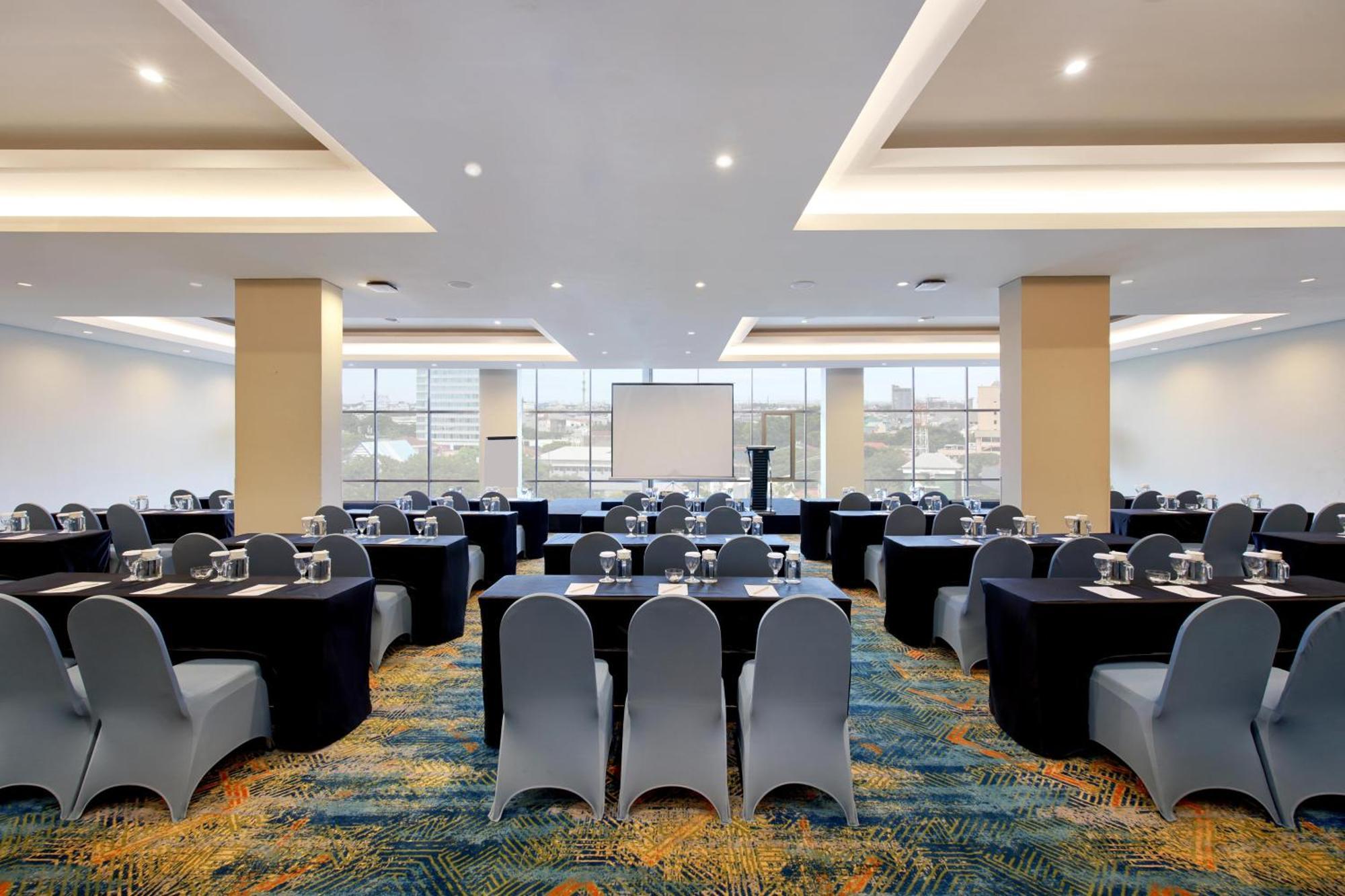 Aston Inn Pantai Losari Makassar Exterior foto