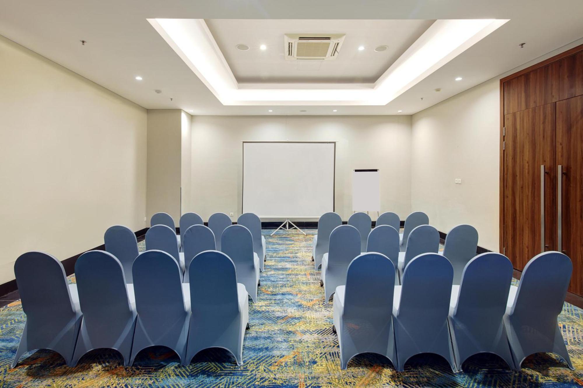 Aston Inn Pantai Losari Makassar Exterior foto