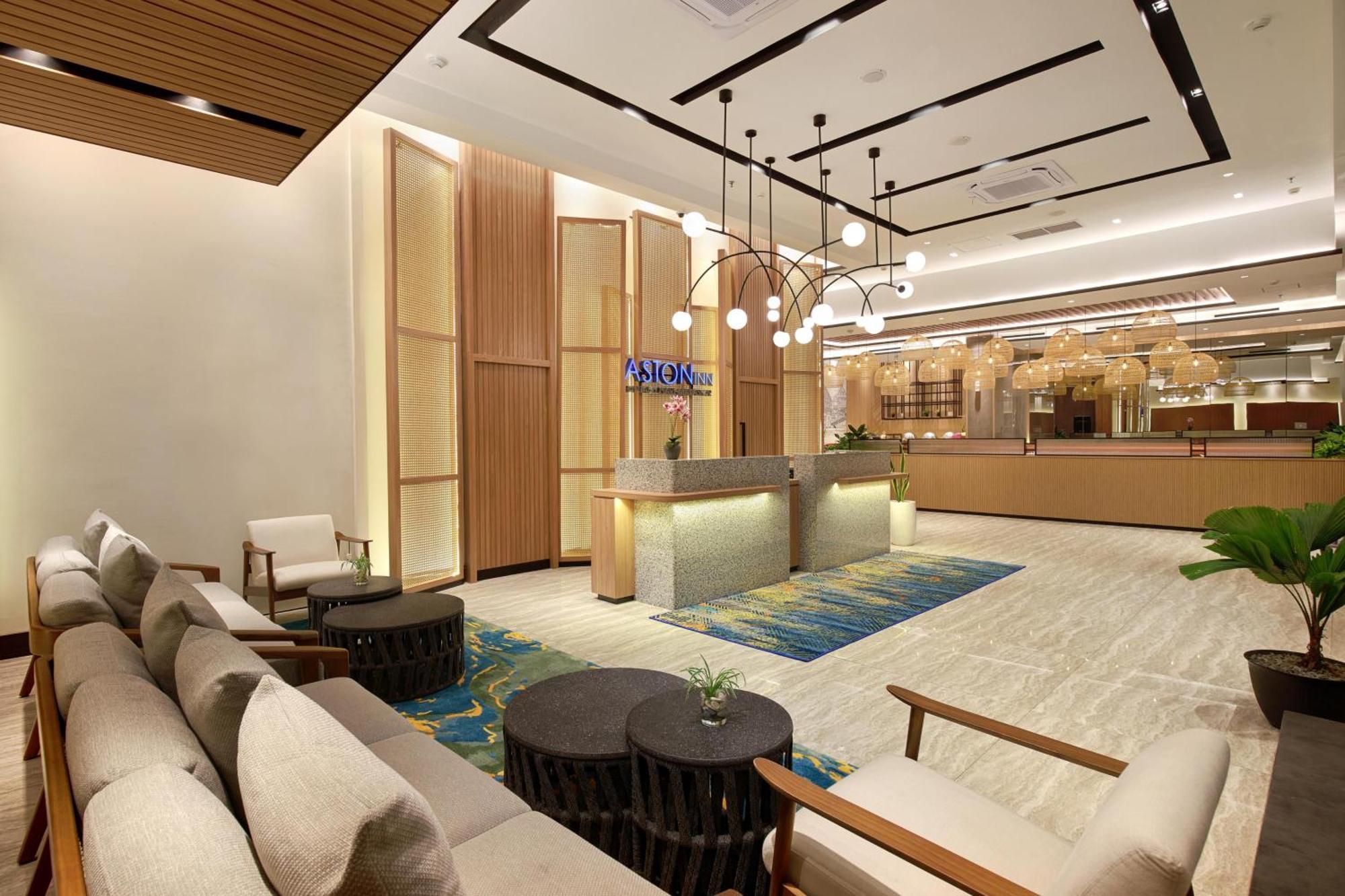 Aston Inn Pantai Losari Makassar Exterior foto